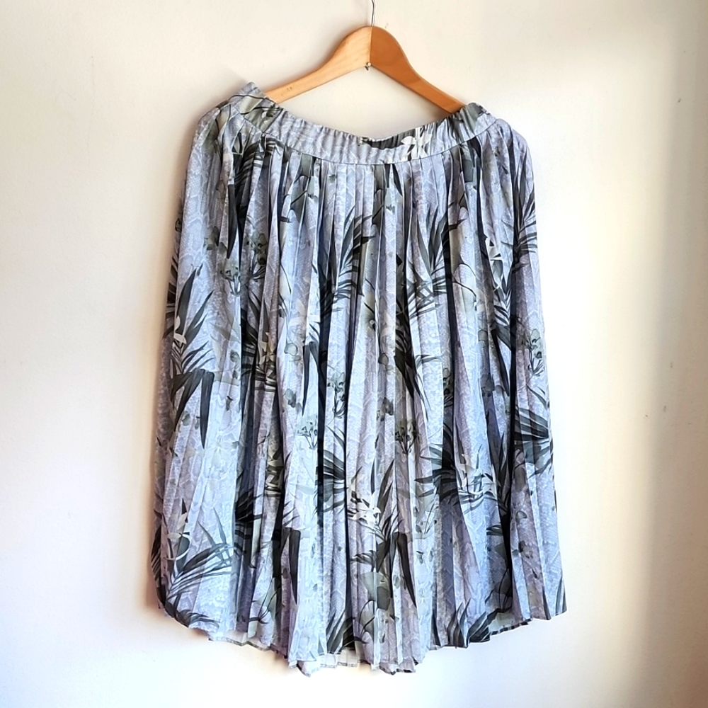Closet SALE ONLY 24USD  Ted Baker London floral skirt